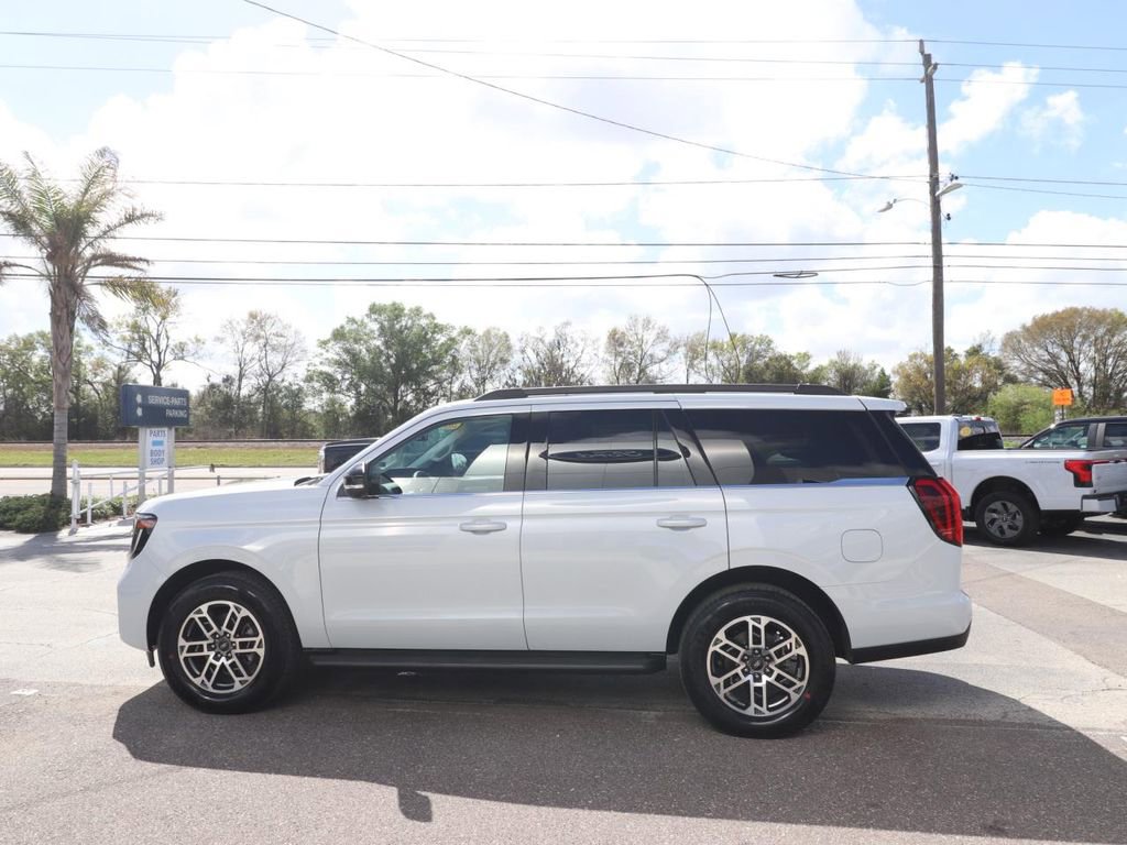 New 2026 Ford Expedition Active image 9