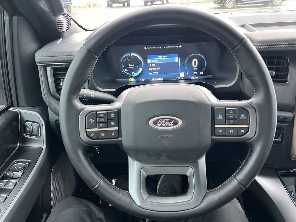 Used 2022 Ford F150 Lightning Lariat image 11