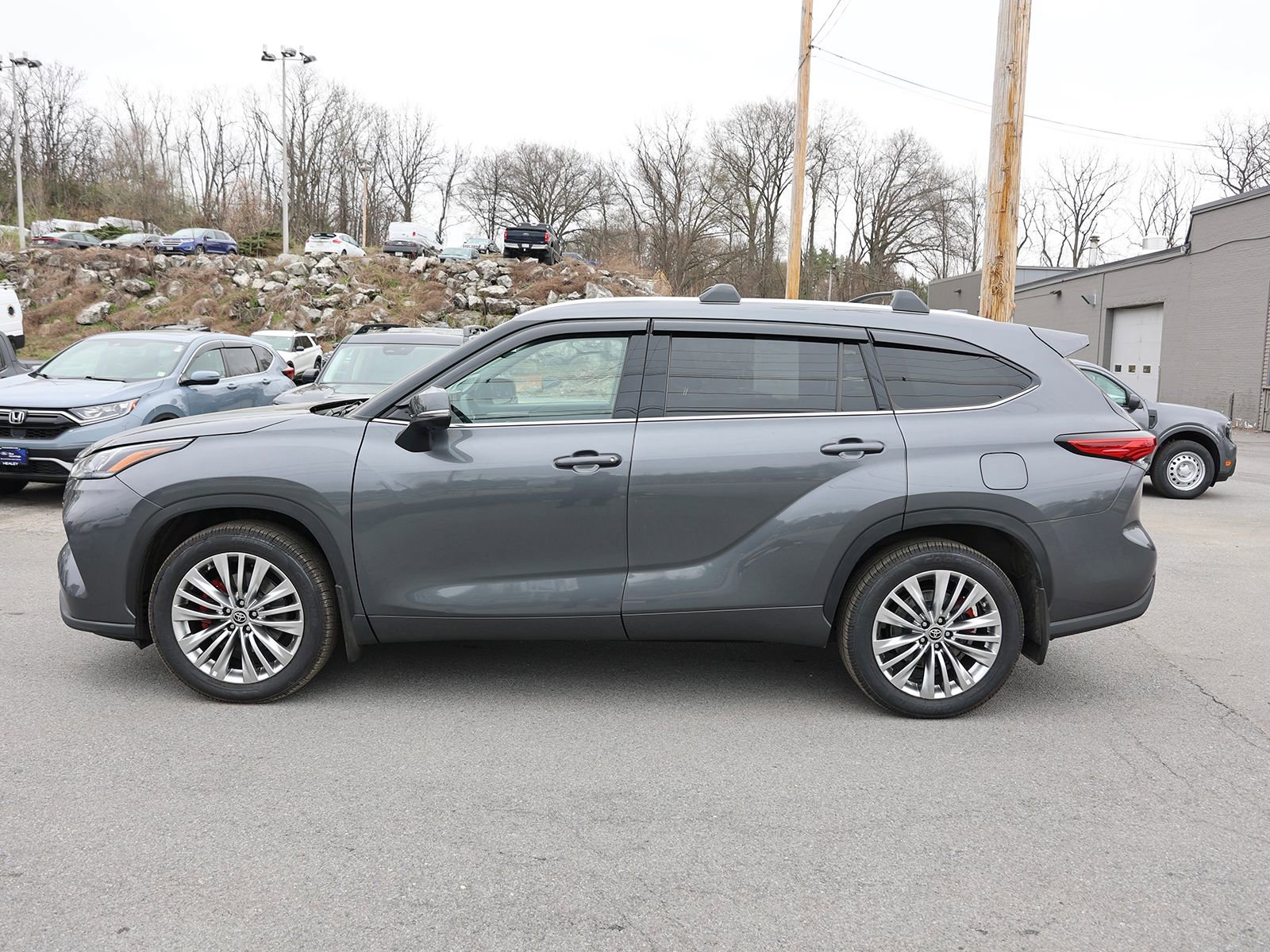 Used 2023 Toyota Highlander Platinum AWD/4WD image 4