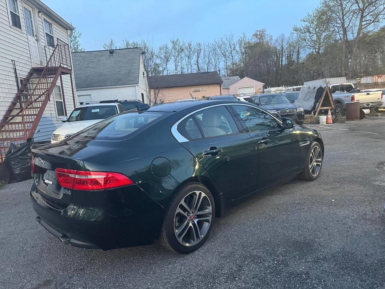 Used 2017 Jaguar XE Premium image 8