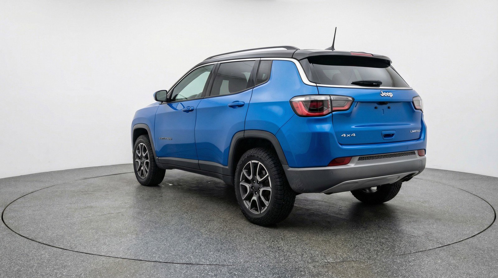 Used 2025 Jeep Compass Trailhawk image 6