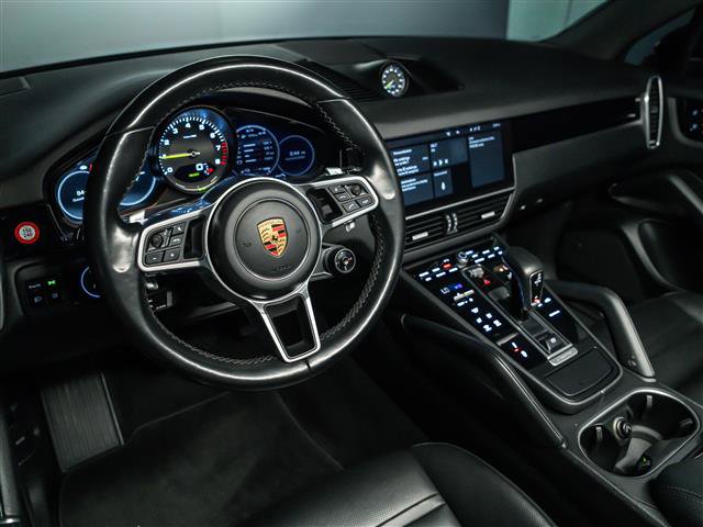 Certified 2020 Porsche Cayenne Coupe AWD/4WD image 4