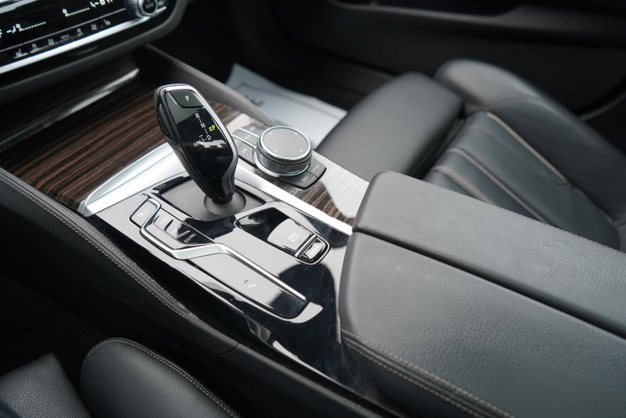 Used 2023 BMW 540i xDrive w/ M Sport Package image 40