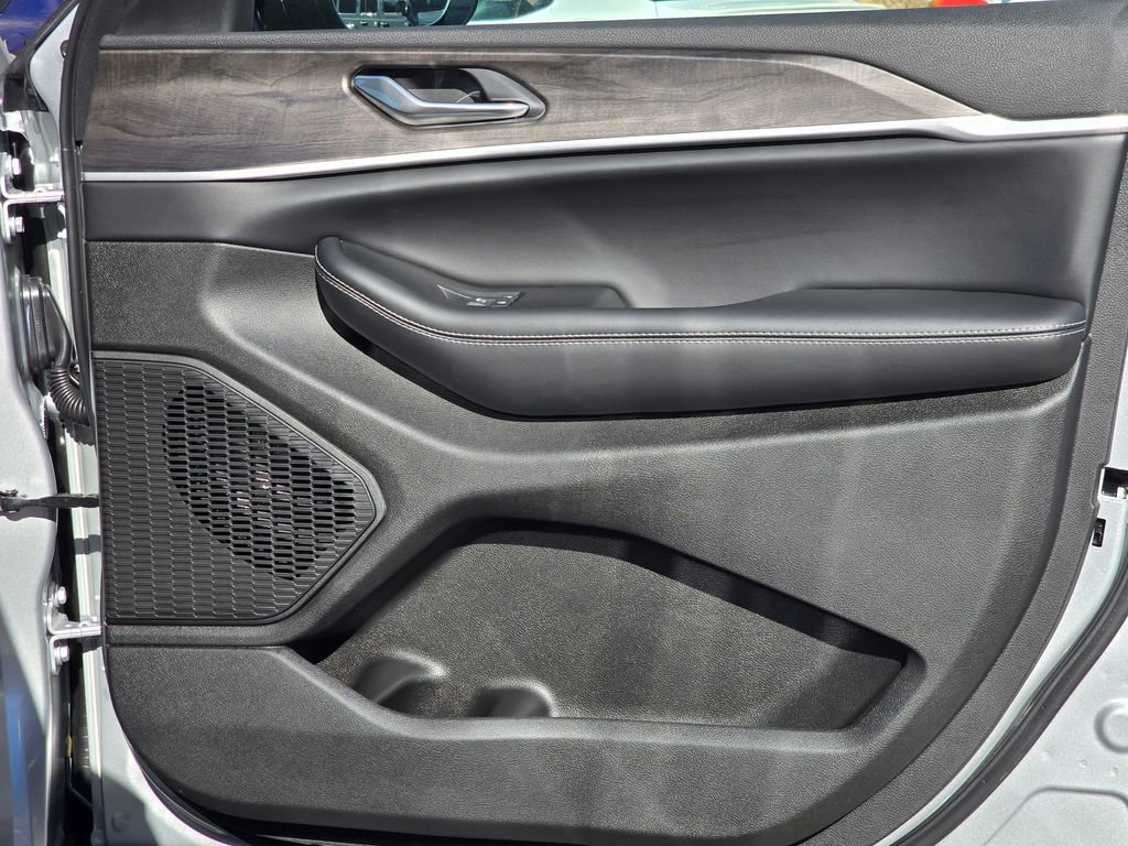 New 2025 Jeep Grand Cherokee Limited w/ Black Appearance Package image 39