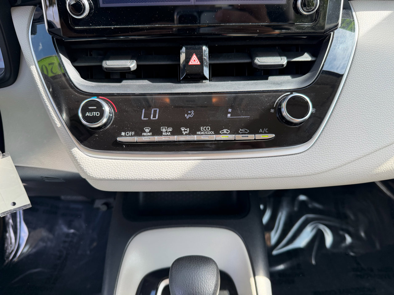 Used 2020 Toyota Corolla LE w/ Phone Cable & Charge Package image 14