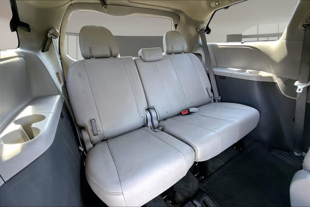 Used 2015 Toyota Sienna XLE w/ XLE Navigation Package image 23