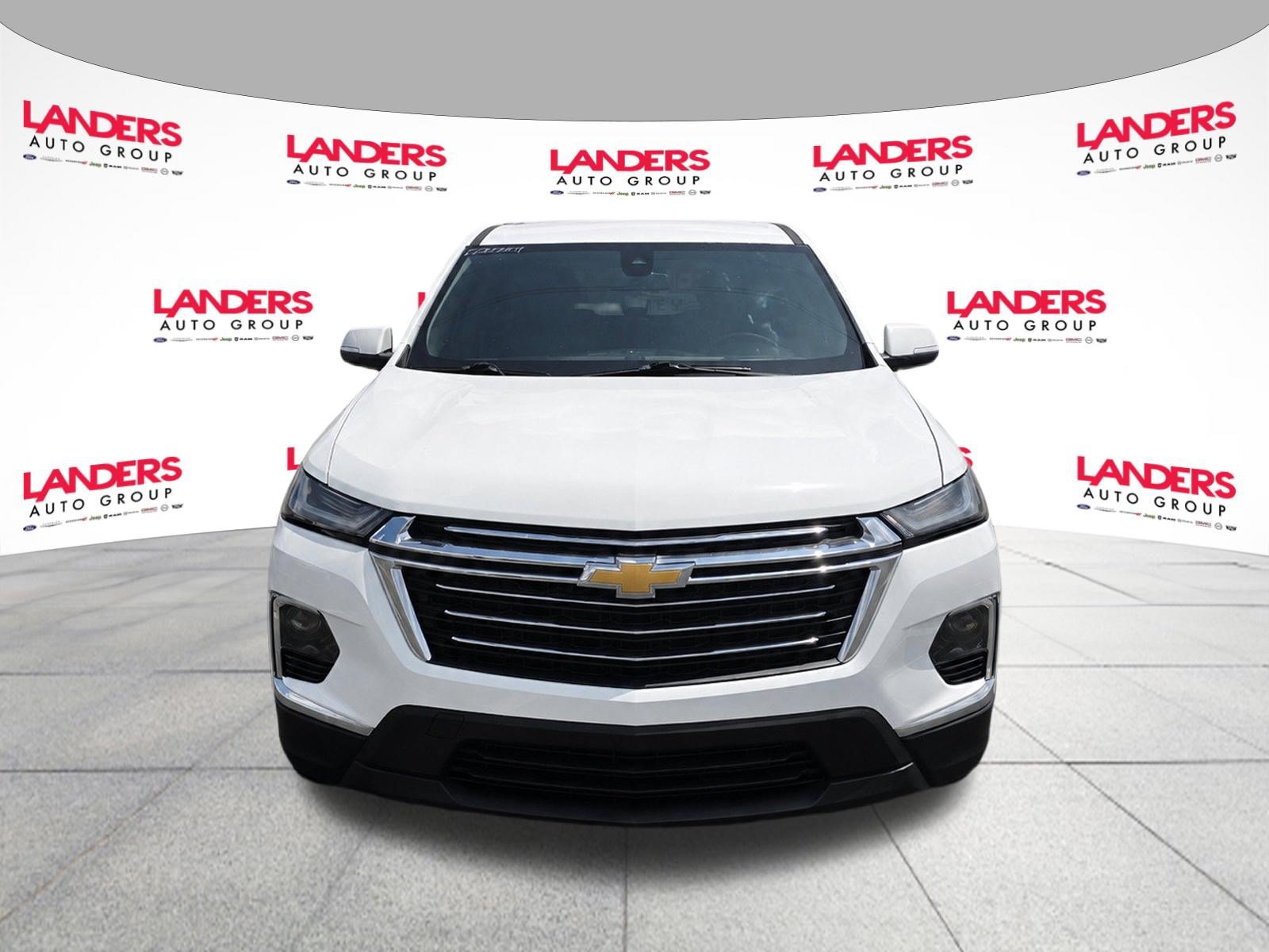 Used 2023 Chevrolet Traverse LT FWD image 2