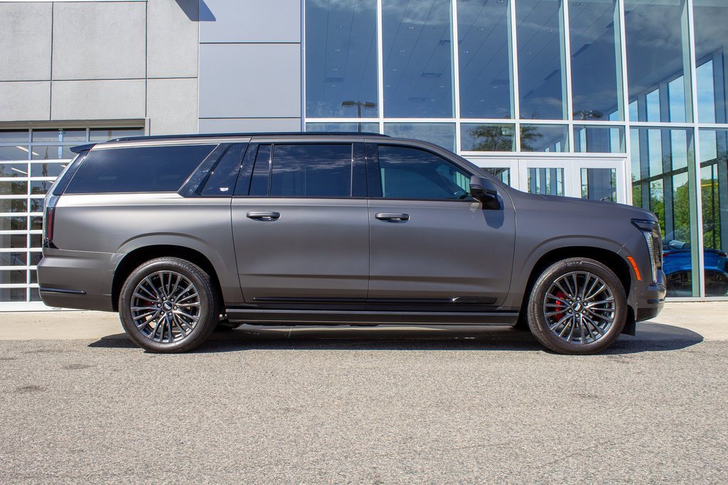 Used 2025 Cadillac Escalade ESV Sport Platinum image 4