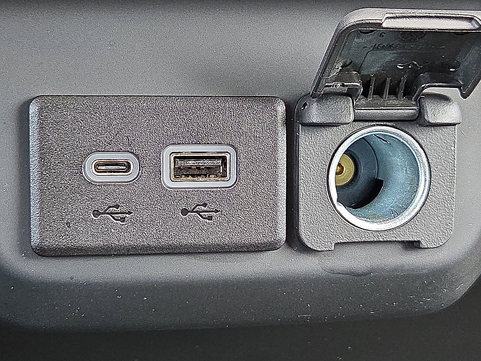 Used 2023 Chevrolet Silverado 1500 Custom image 17