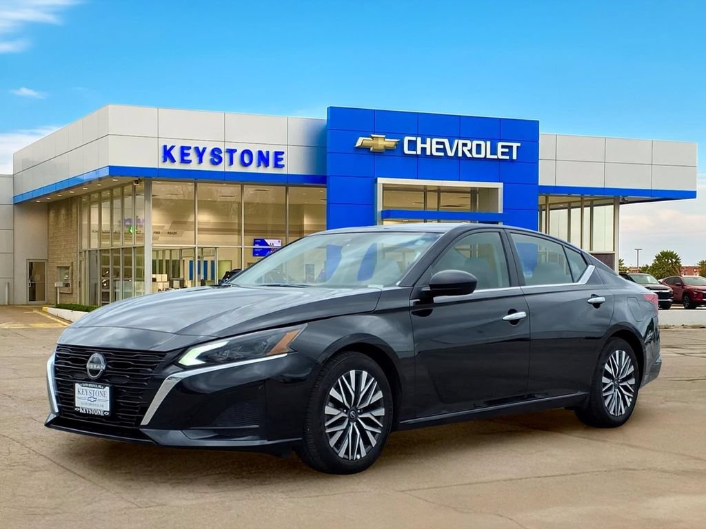 Used 2025 Nissan Altima 2.5 SV FWD image 3