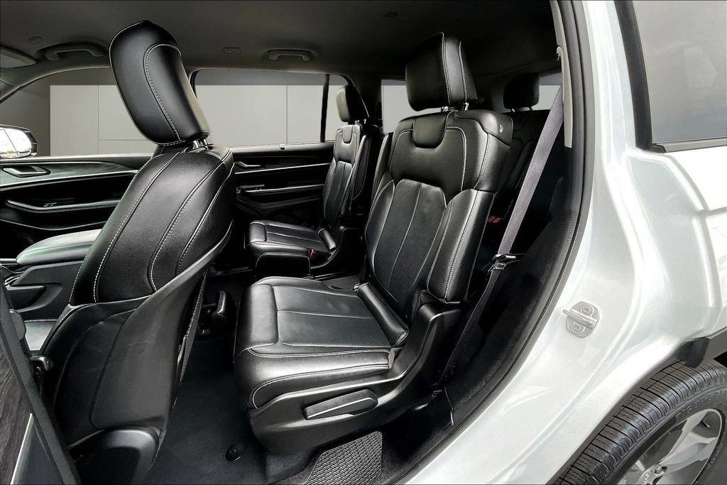 Used 2023 Jeep Grand Cherokee L Limited w/ Luxury Tech Group II AWD/4WD image 22