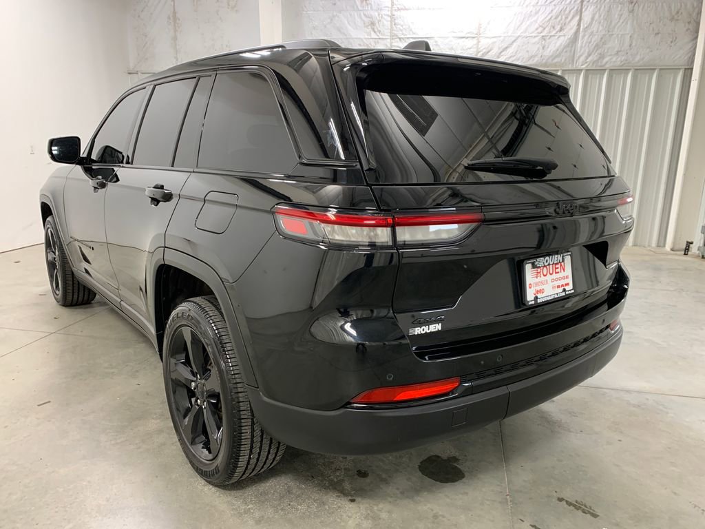 Used 2024 Jeep Grand Cherokee Altitude AWD/4WD image 23