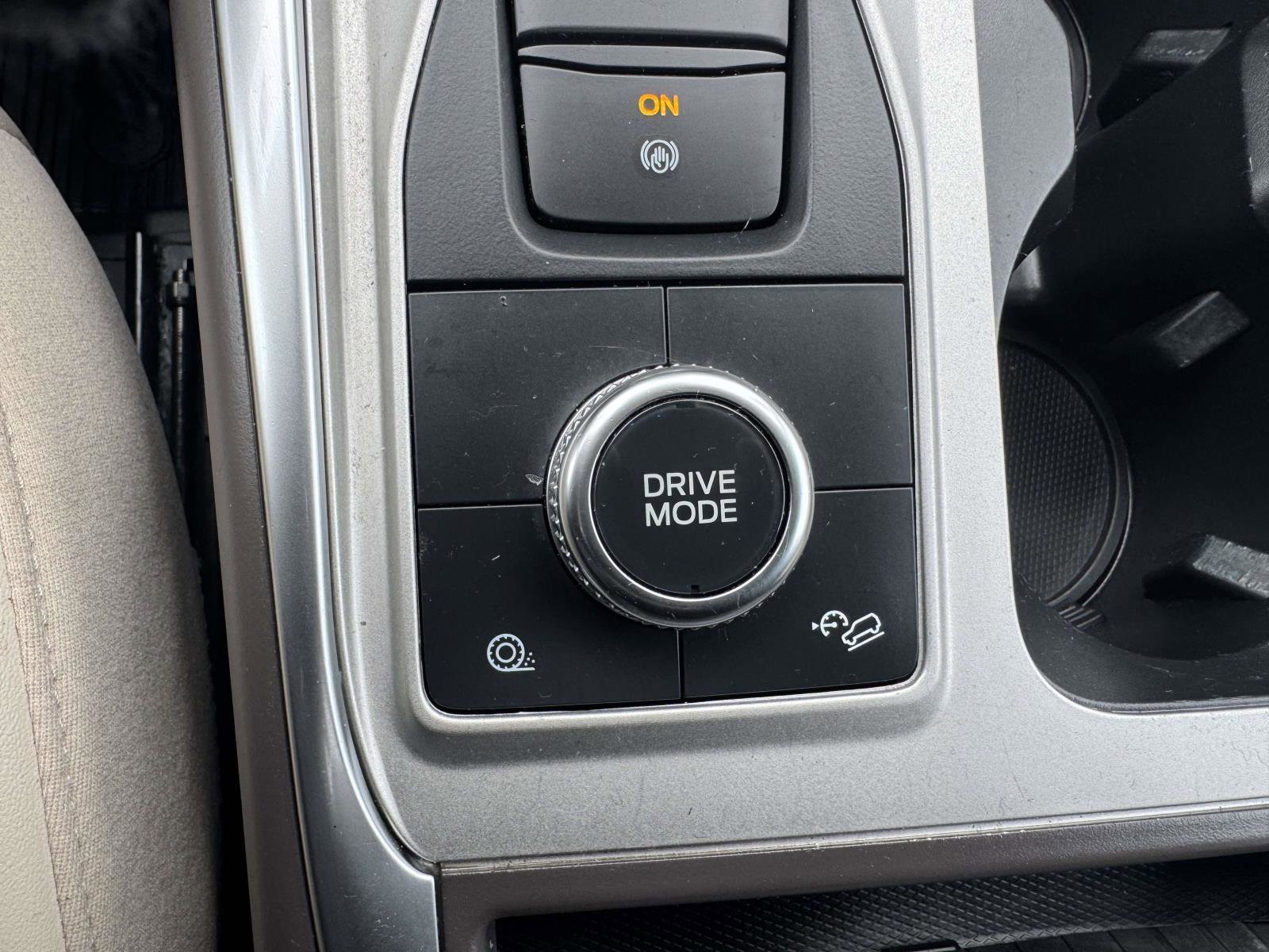 Used 2023 Ford Explorer Platinum w/ Technology Package image 40