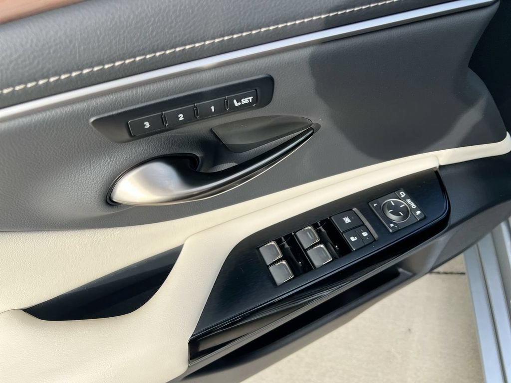 Certified 2024 Lexus ES 250 w/ Premium Package AWD/4WD image 11