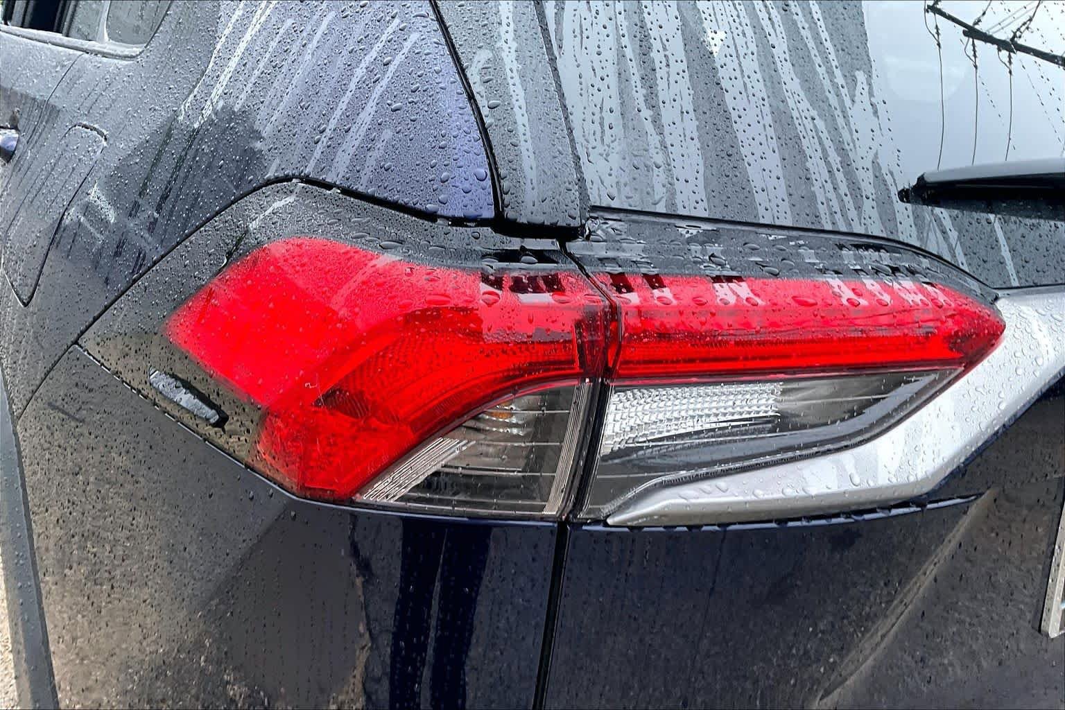 Used 2025 Toyota RAV4 Limited image 29