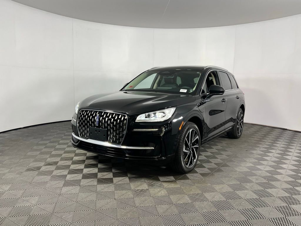 Used 2024 Lincoln Corsair Grand Touring image 3