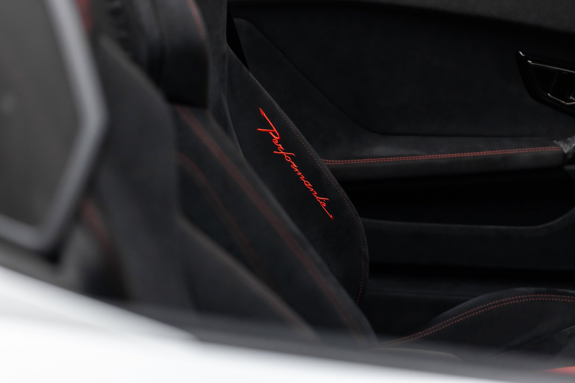 Used 2019 Lamborghini Huracan Performante image 36