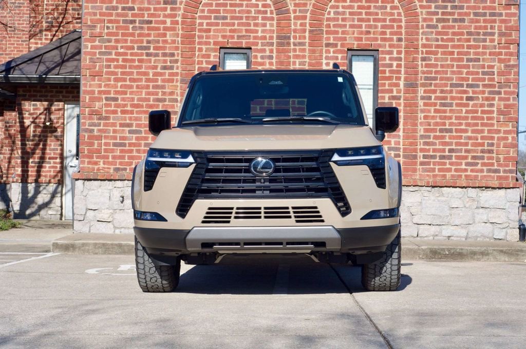 Used 2024 Lexus GX 550 image 2