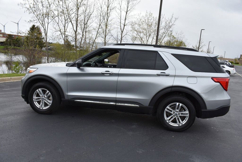 Used 2020 Ford Explorer XLT w/ Equipment Group 202A AWD/4WD image 9