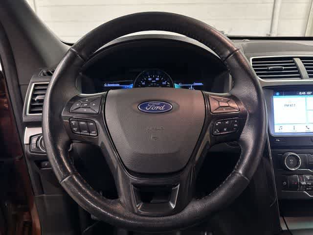 Used 2017 Ford Explorer XLT w/ Equipment Group 202A AWD/4WD image 7