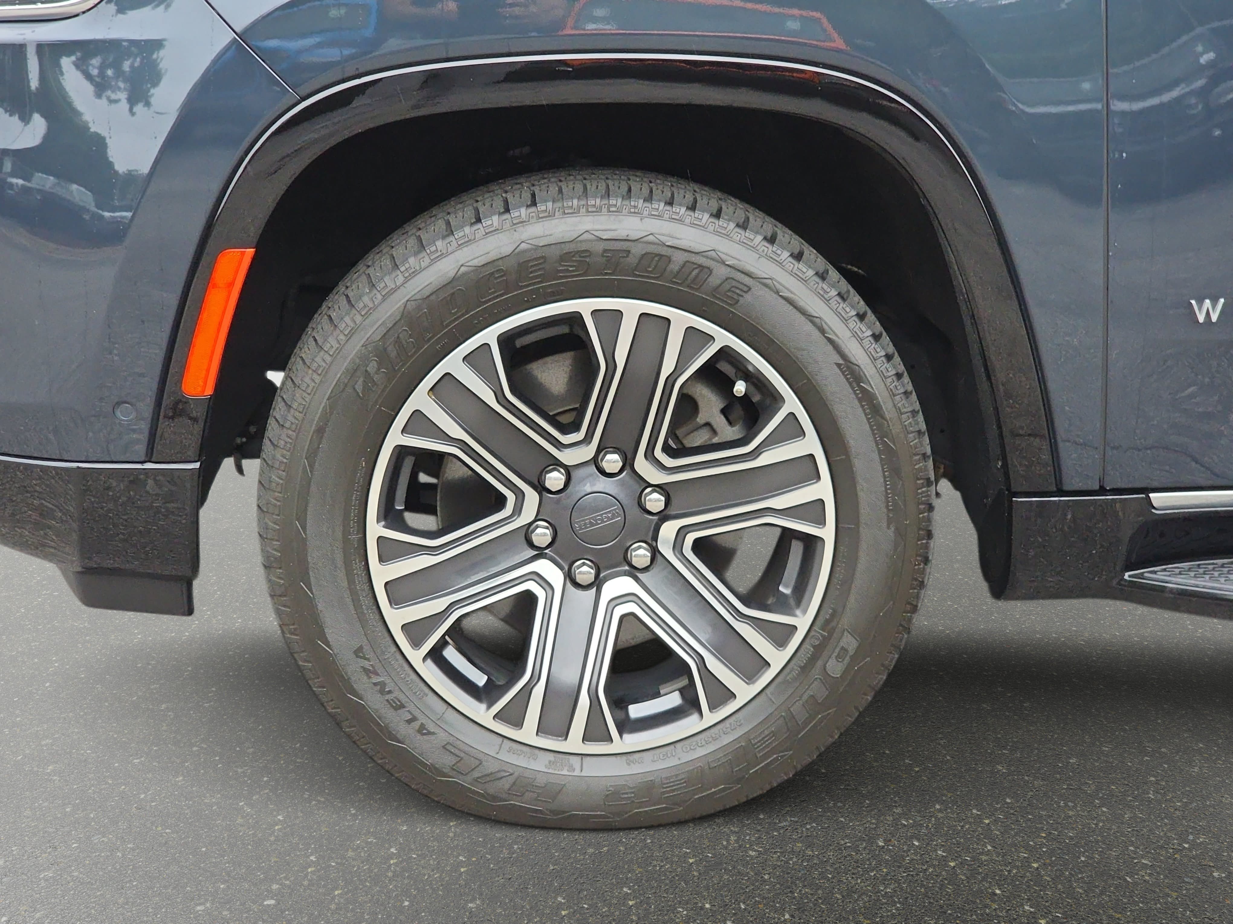Certified 2024 Jeep Wagoneer 4WD w/ Premium Group I image 30