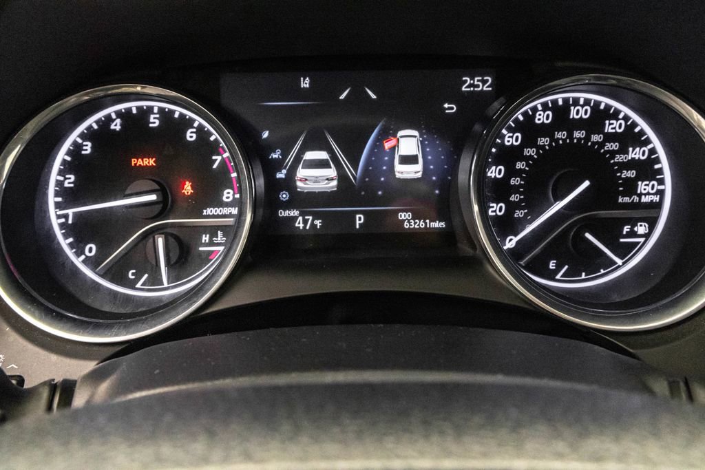 Used 2020 Toyota Camry SE w/ Moonroof Package image 16