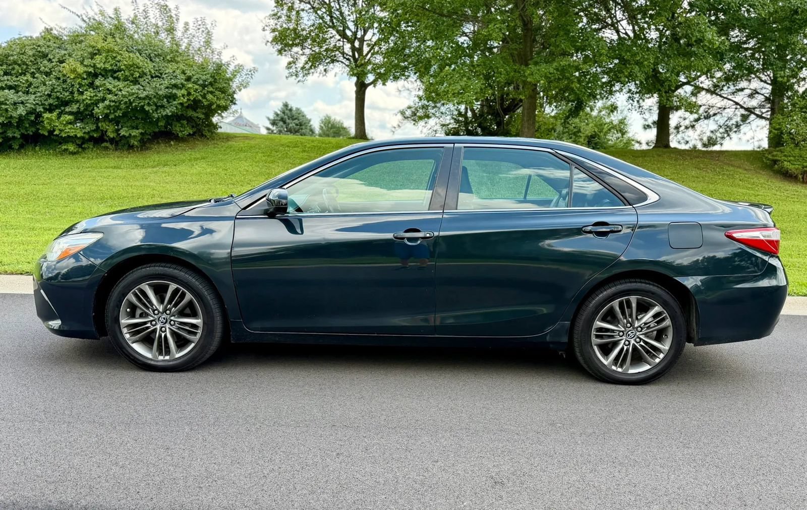 Used 2017 Toyota Camry SE FWD image 4