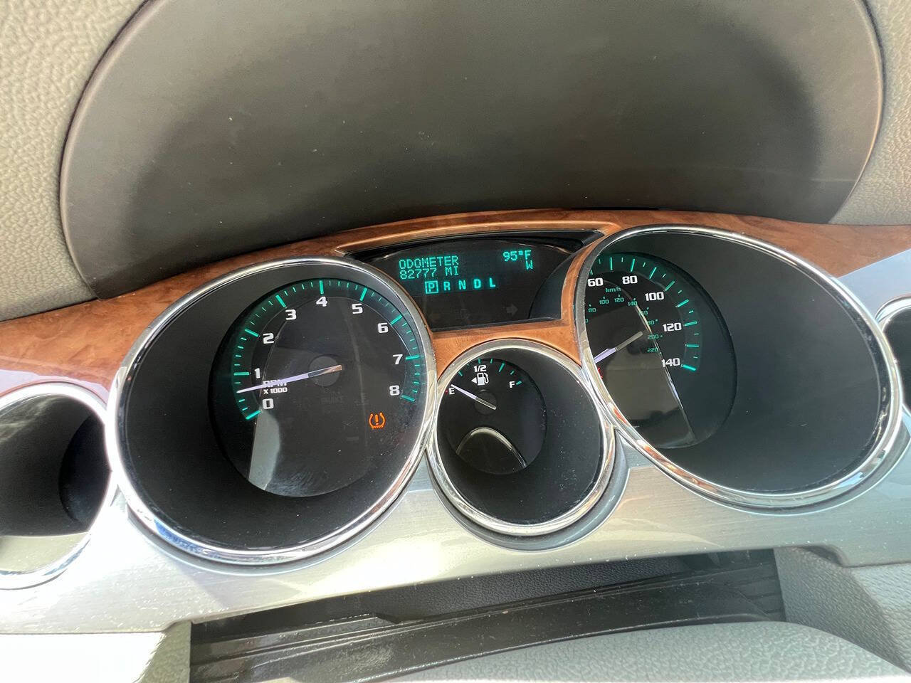 Used 2011 Buick Enclave CXL FWD image 18