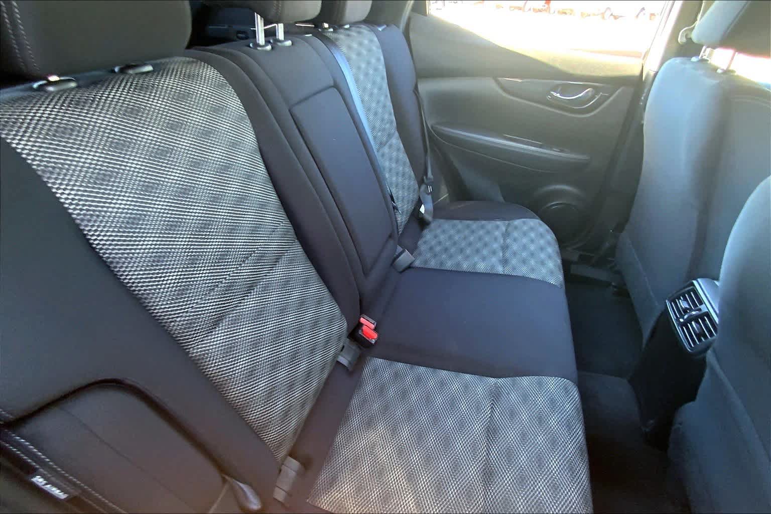 Used 2020 Nissan Rogue Sport SV FWD image 19