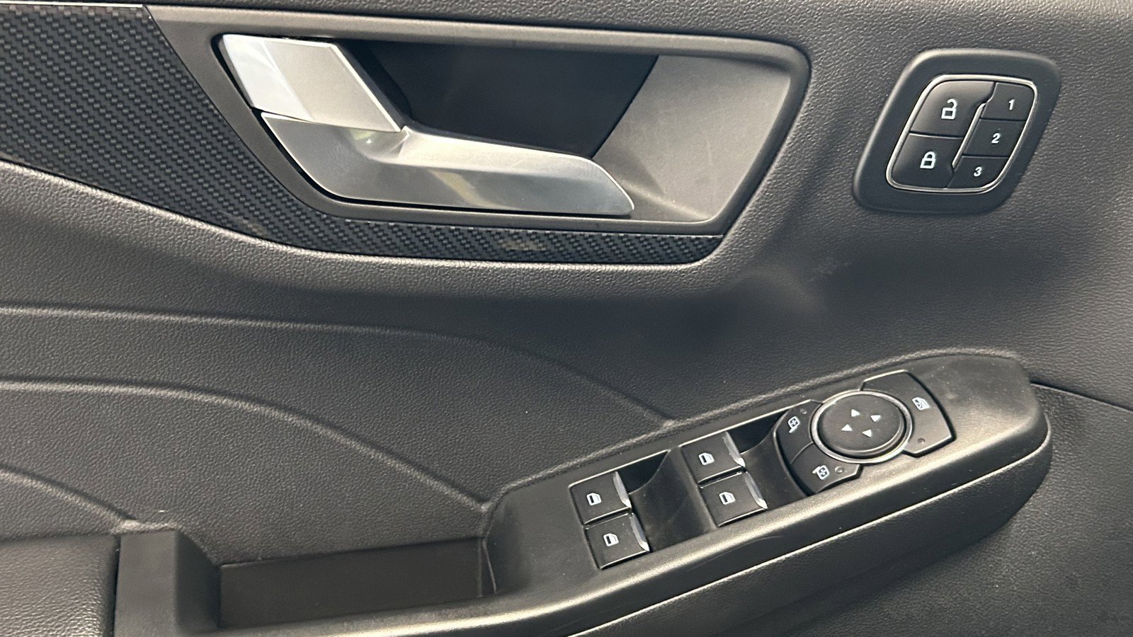 Used 2025 Ford Escape ST-Line Select w/ Tech Pack #2 AWD/4WD image 10