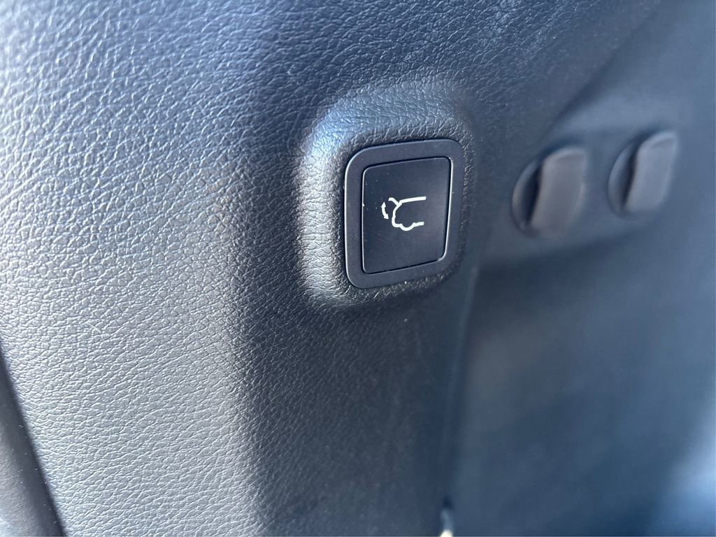 Used 2022 Jeep Cherokee Trailhawk w/ Premium Leather Package image 14