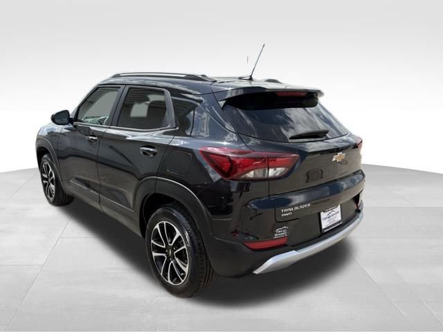 Used 2025 Chevrolet TrailBlazer LT AWD/4WD image 11