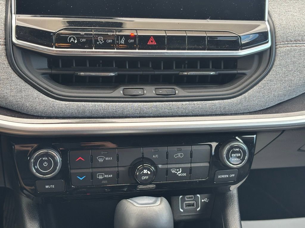 Used 2023 Jeep Compass Latitude image 17