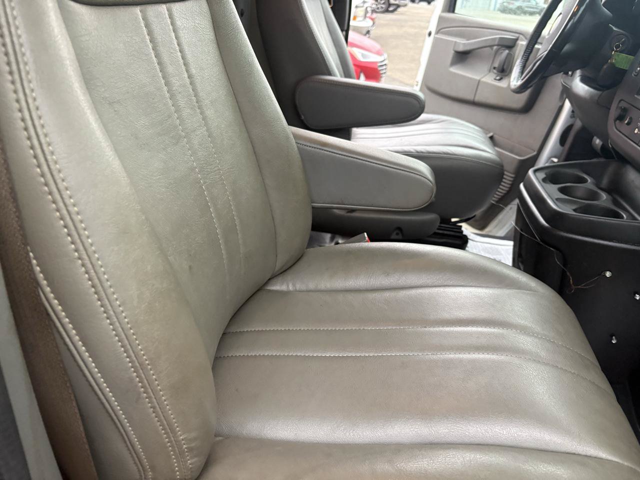 Used 2020 Chevrolet Express 3500 w/ Power Convenience Package RWD image 31