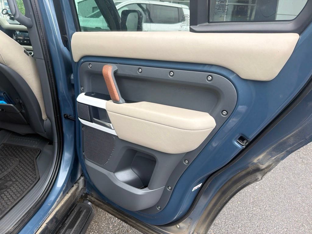 Used 2020 Land Rover Defender 110 HSE AWD/4WD image 17