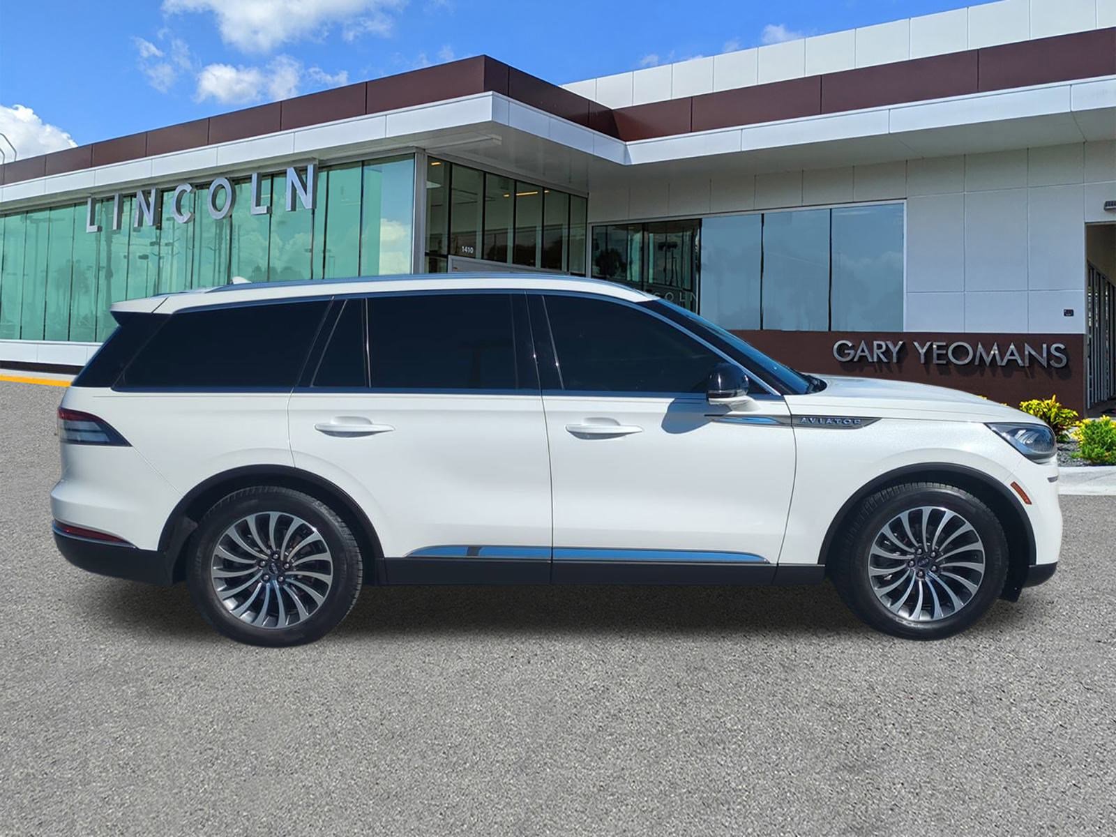 Used 2020 Lincoln Aviator Reserve w/ Elements Package Plus image 3