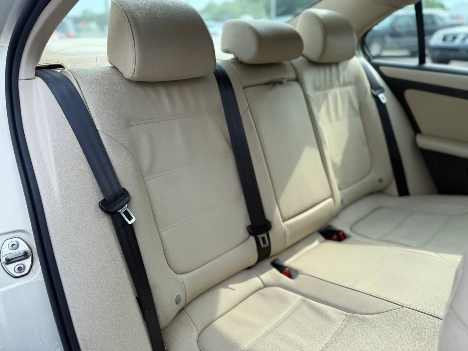 Used 2011 Volkswagen Jetta SE FWD image 14