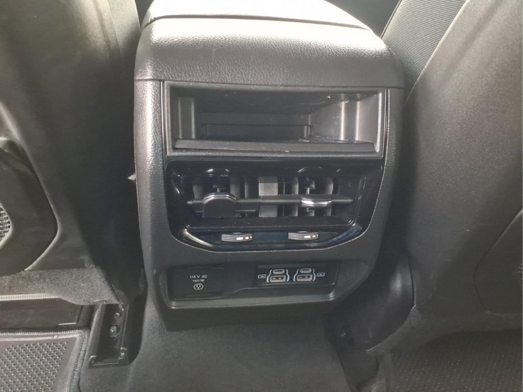 Used 2024 Jeep Grand Cherokee Altitude AWD/4WD image 16