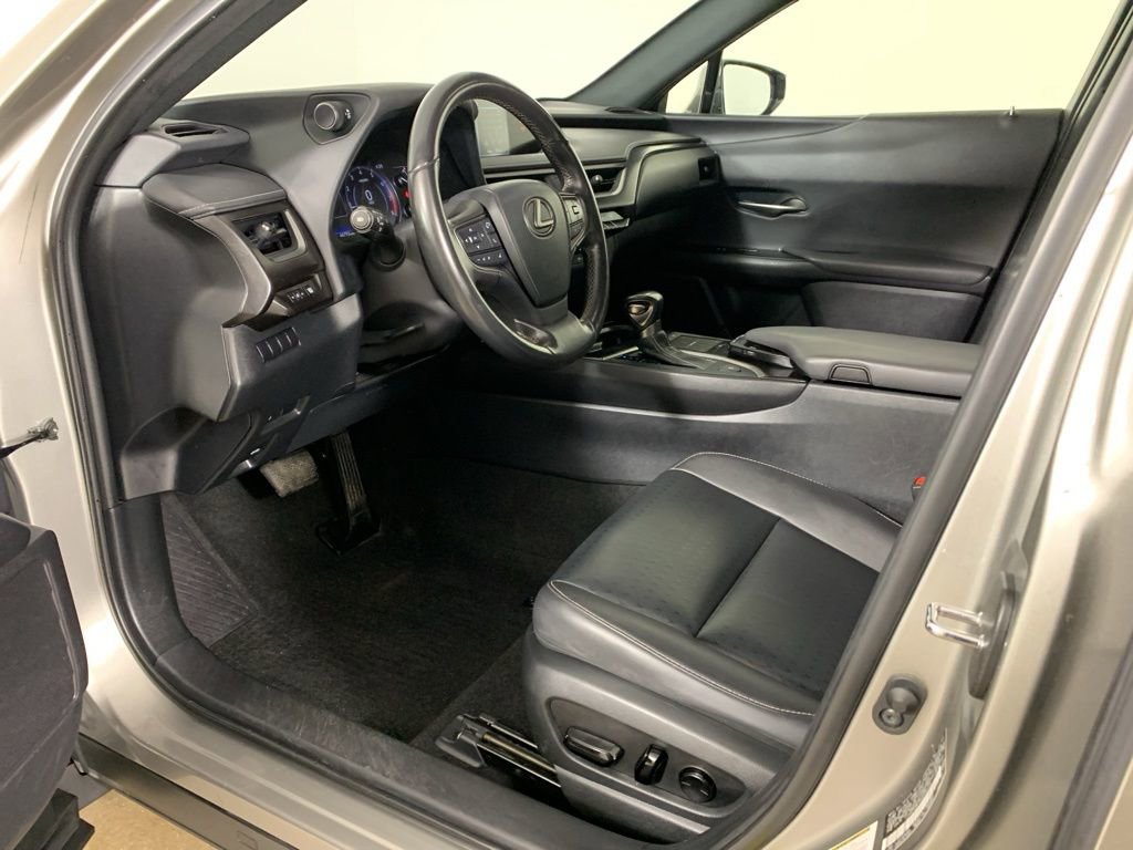 Used 2022 Lexus UX 200 w/ Accessory Package (Z1) image 31