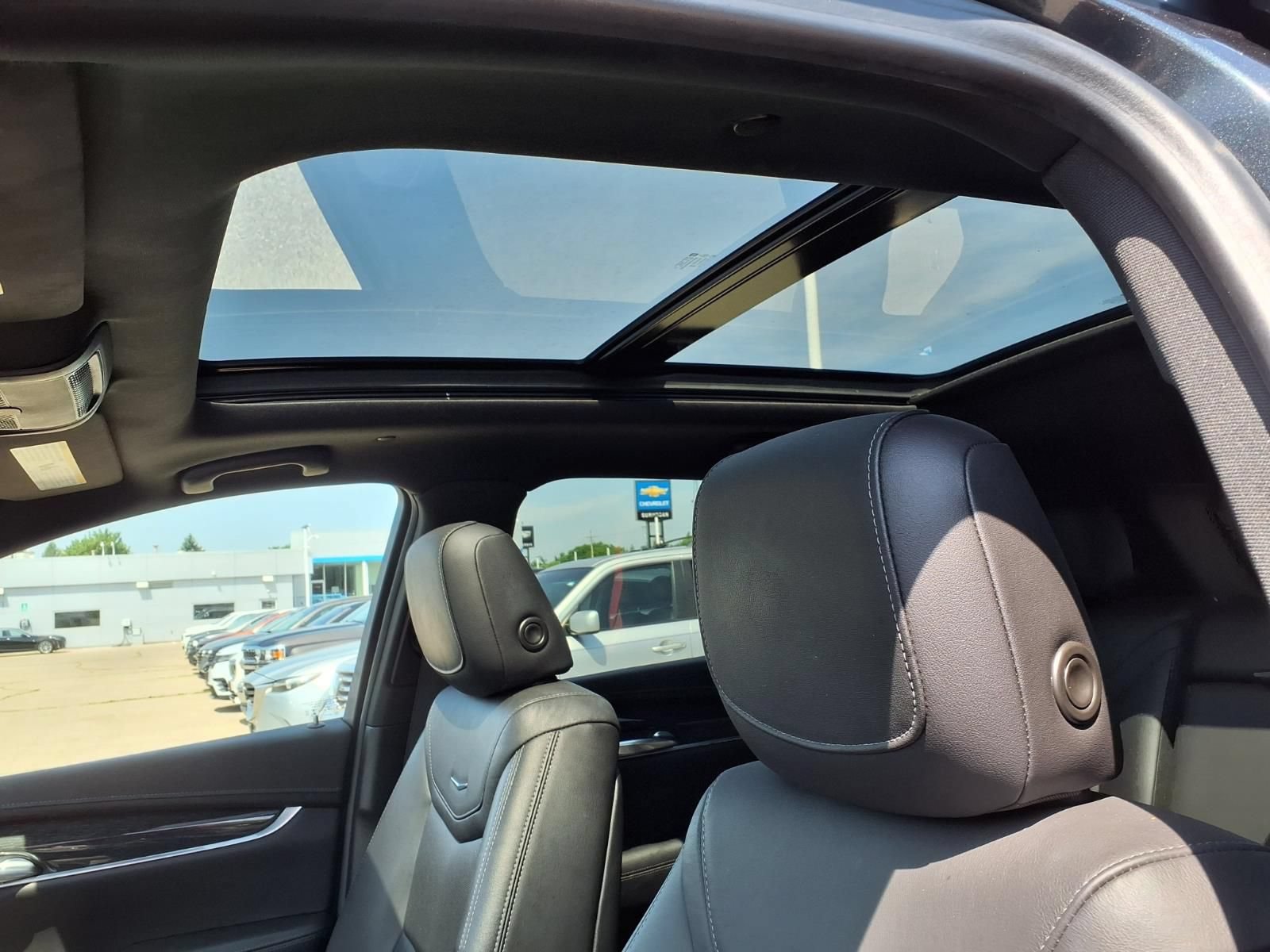 Used 2020 Cadillac XT5 Premium Luxury w/ LPO, Floor Liner Package AWD/4WD image 18