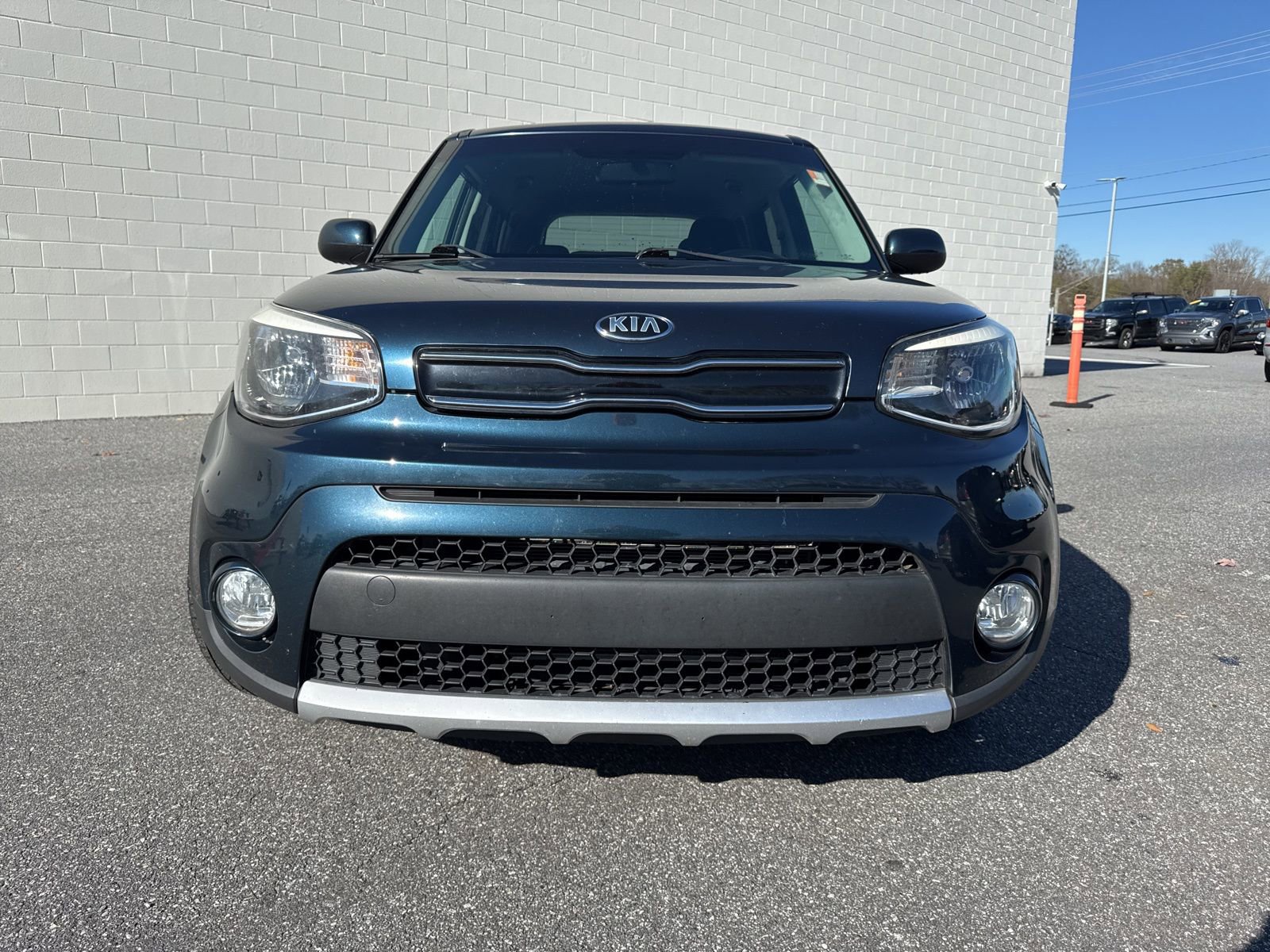 Used 2017 Kia Soul + image 2