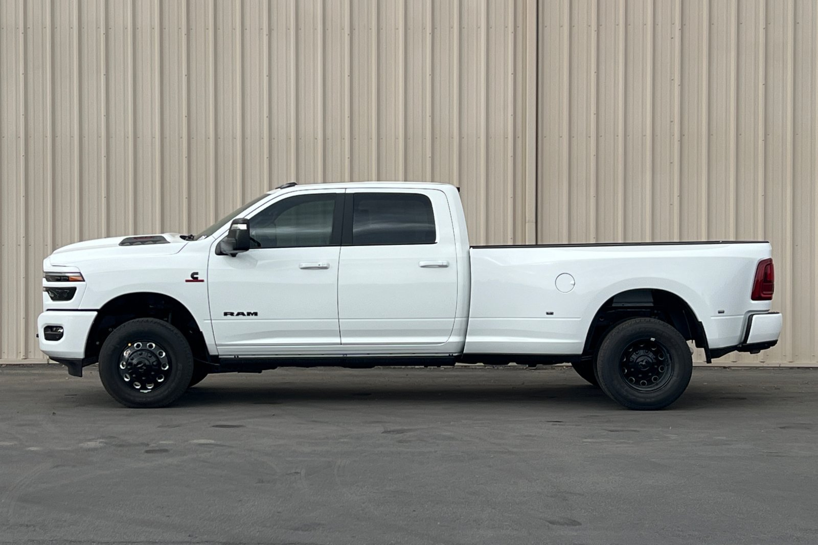 New 2026 RAM 3500 Laramie AWD/4WD image 9