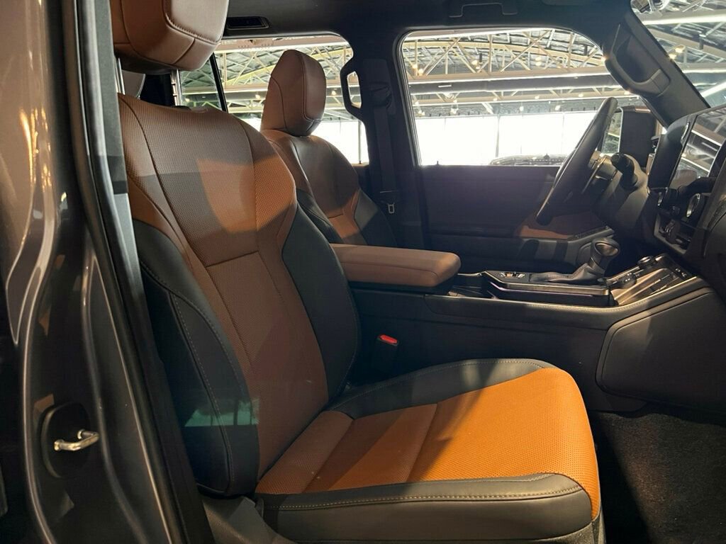 Used 2025 Lexus GX 550 w/ Accessory Package (31) image 13