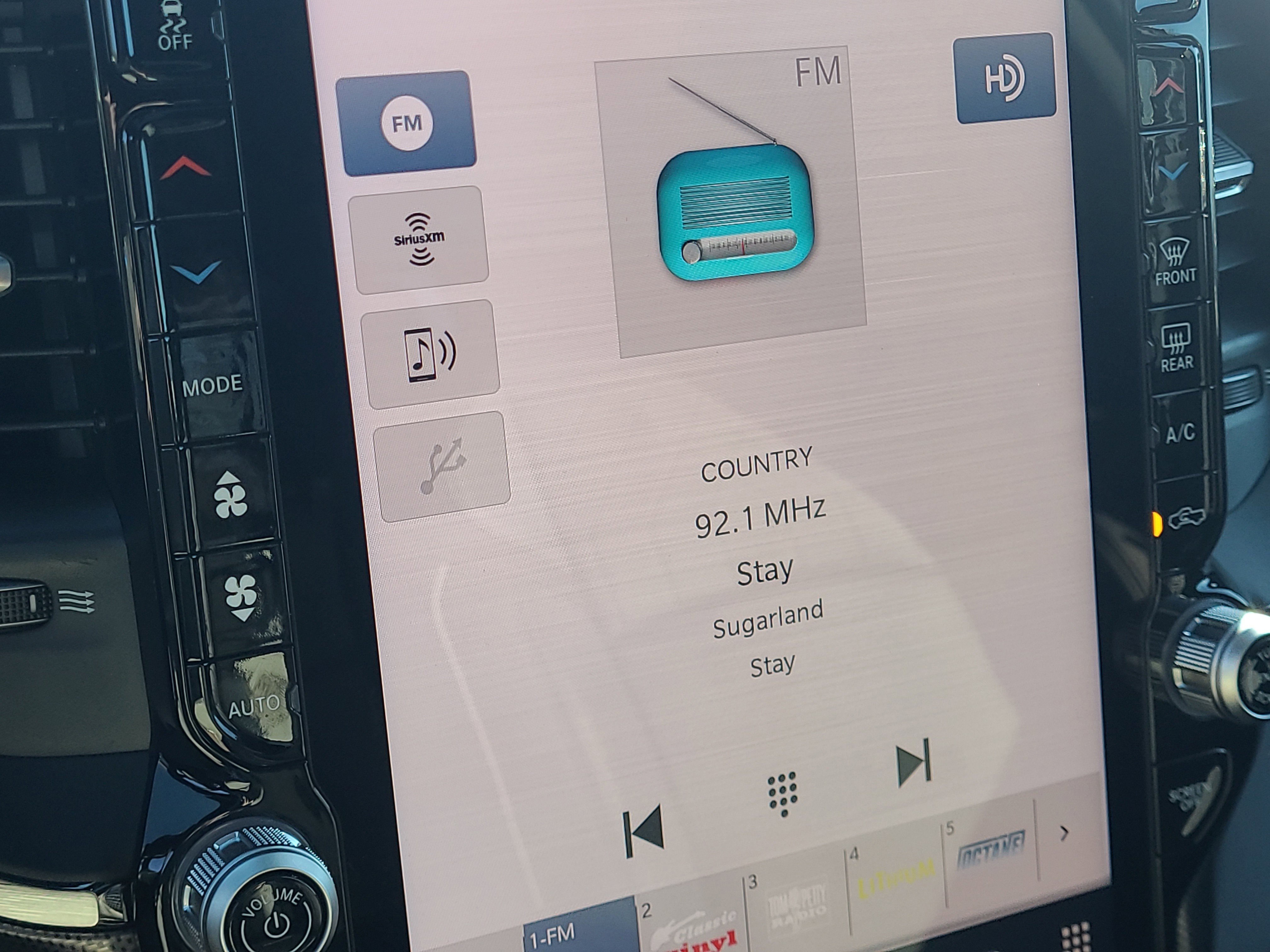 Used 2025 RAM 3500 Limited image 29