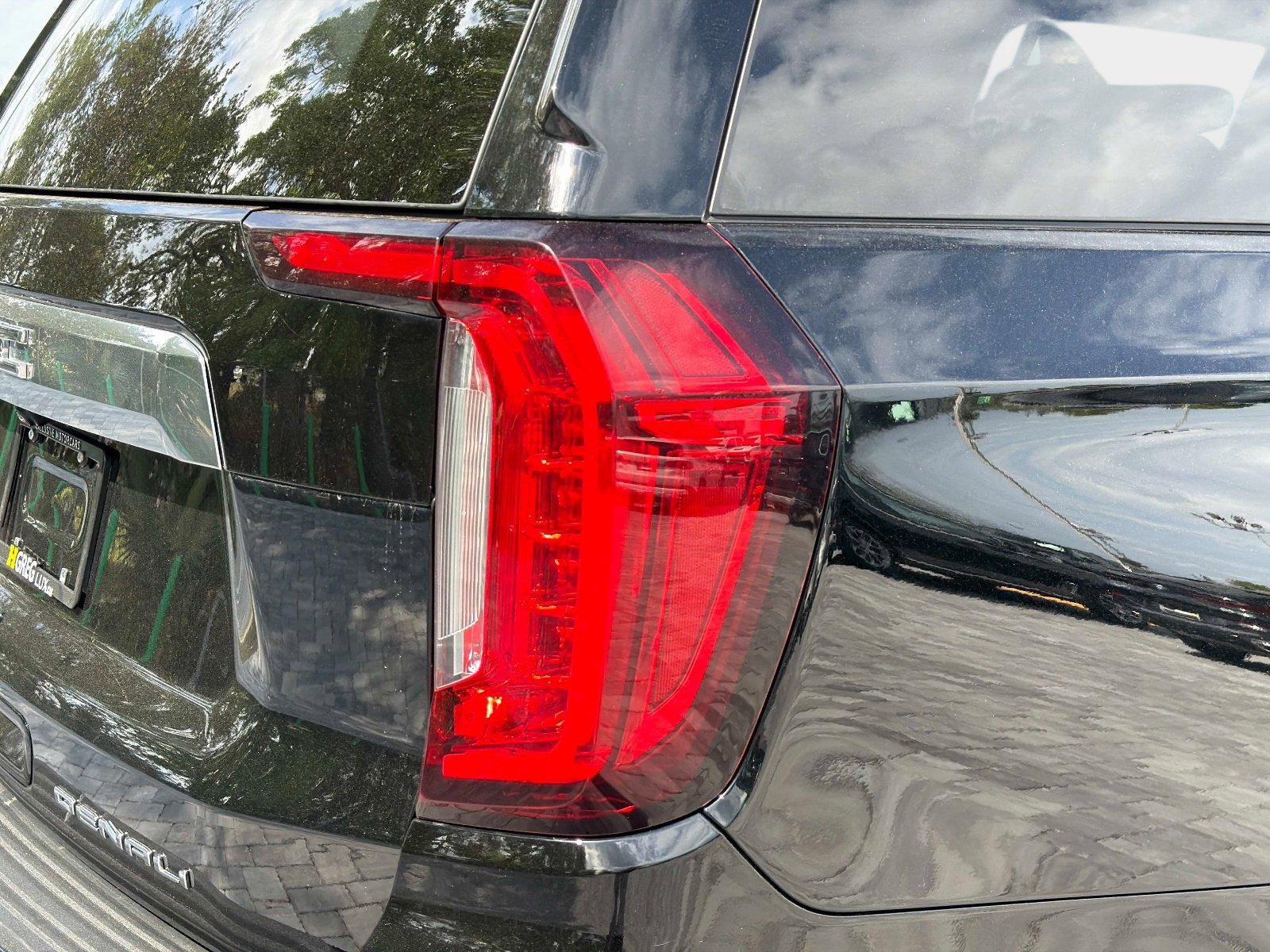Used 2023 GMC Yukon XL Denali image 15