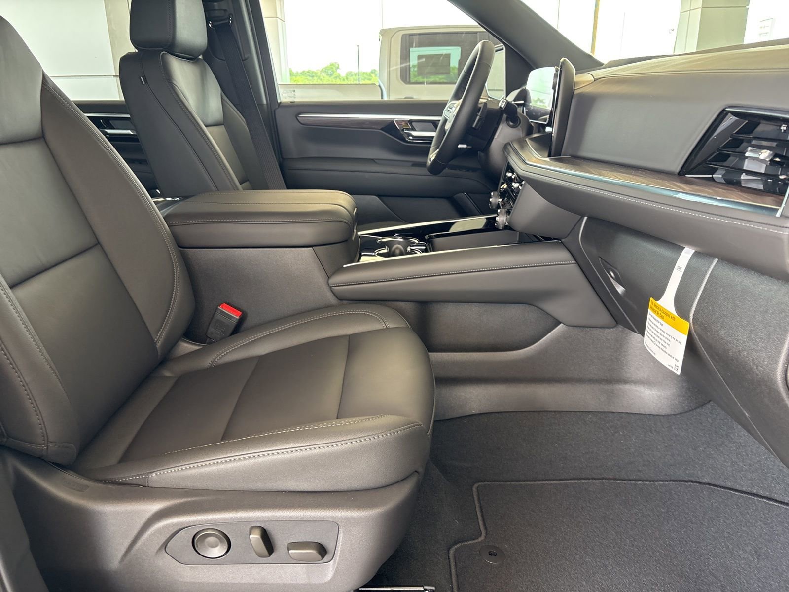 New 2026 Chevrolet Suburban LT RWD image 24