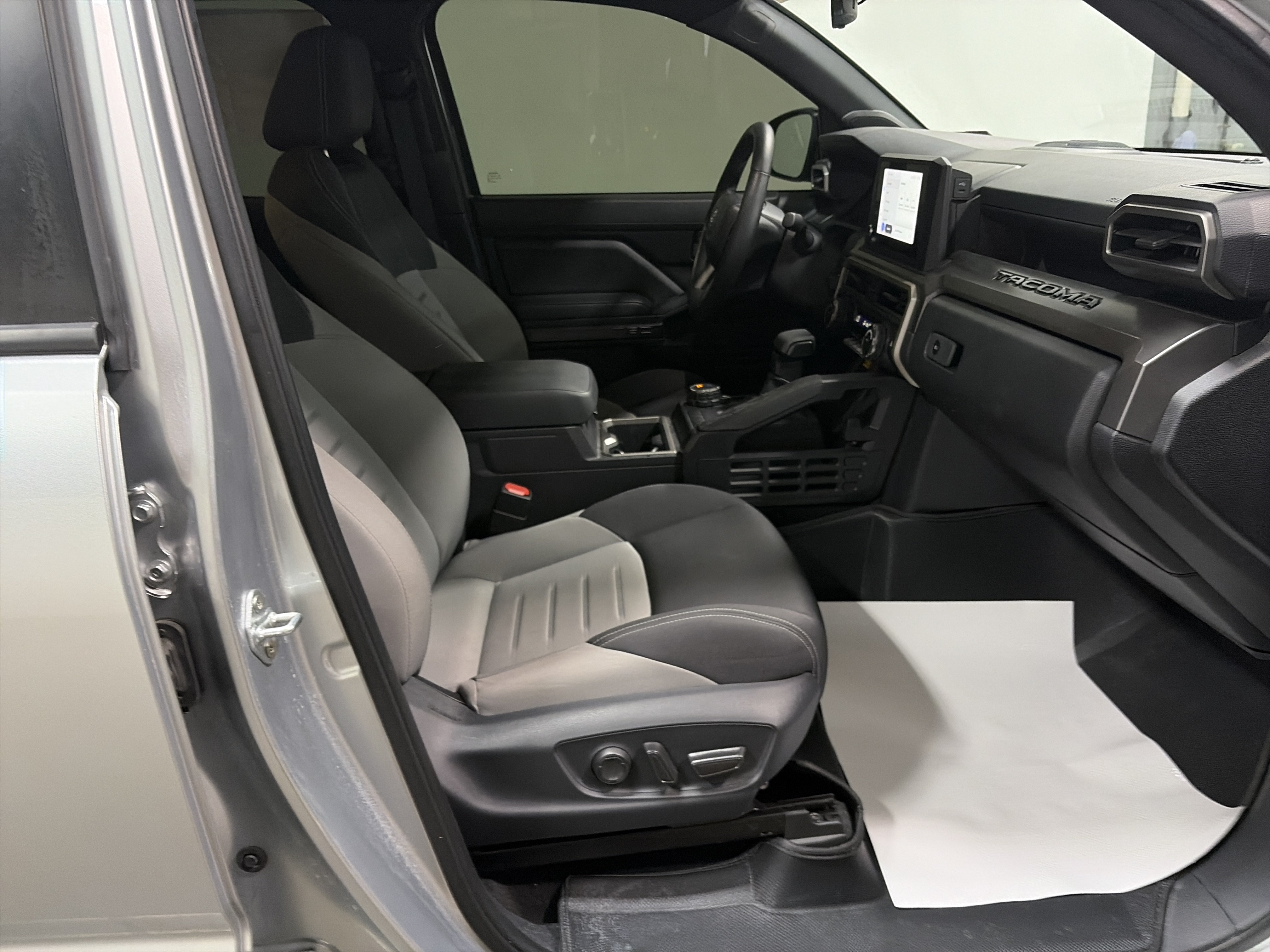 Used 2024 Toyota Tacoma TRD Sport w/ TRD Sport Upgrade Package AWD/4WD image 30