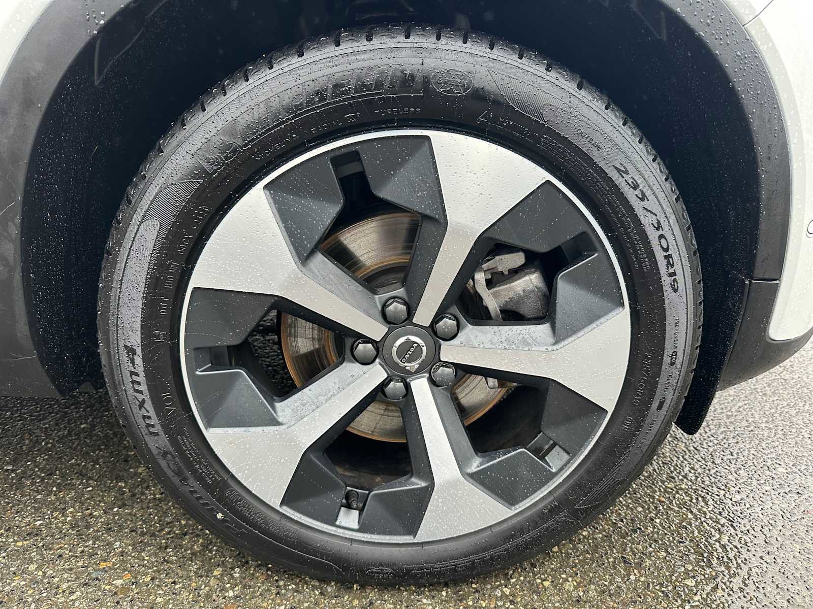 Used 2025 Volvo XC40 B5 Plus w/ Protection Package Premier image 9