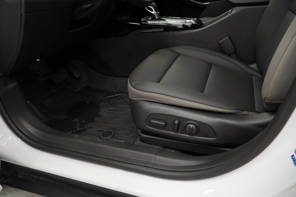 New 2026 Chevrolet Trax ACTIV w/ Driver Confidence Package FWD image 22