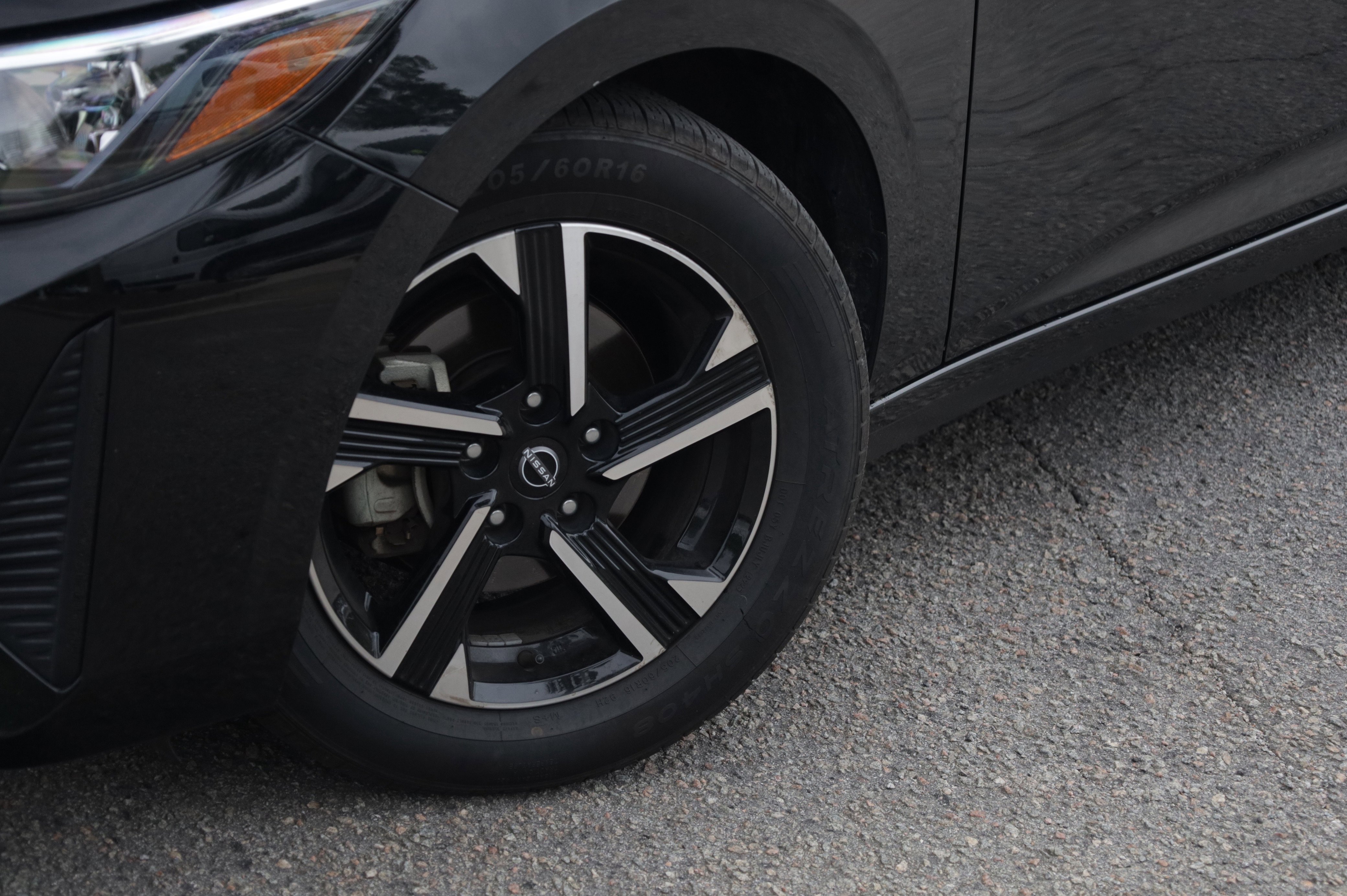 Used 2024 Nissan Sentra SV FWD image 19